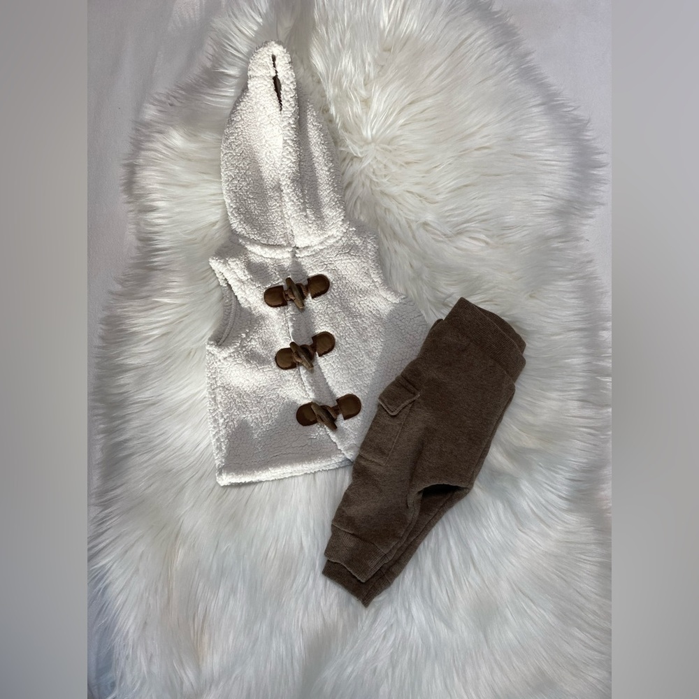 ⚫️5/$25!⚫️ Carters vest and pants matching set